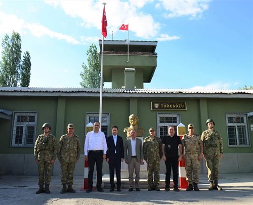Valimiz Hüseyin Öner, İlçemiz Gürcistan Sınırında bulunan Türkgözü Hudut Karakolunu ziyaret etti.